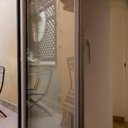 Downtown_blossom With Small Terrace Apartman